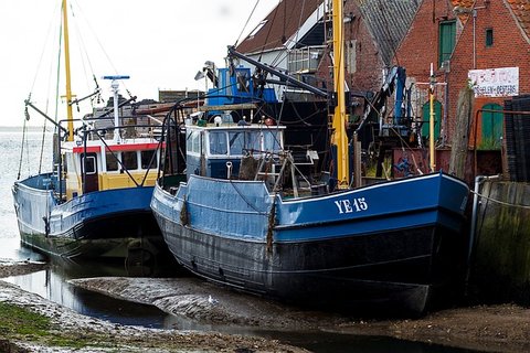 Bezoek tijdens jouw vakantie in Zeeland ook  Yerseke en zie de Visser boten die daar liggen 