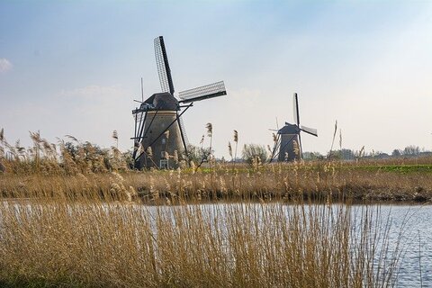 Als je op vakantie bent in Noord Holland zie je veel mooie windmolens