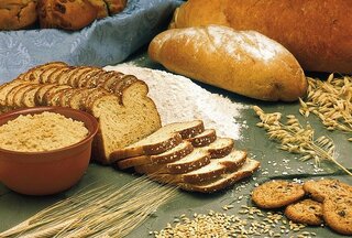 Kies voor gezonde producten zoals volkoren brood en volkoren pasta's 